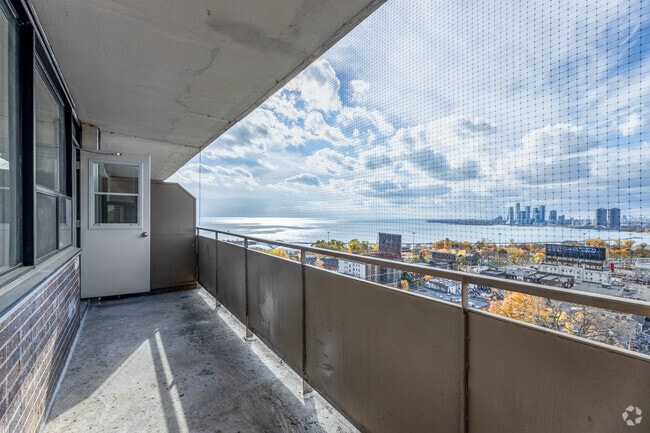 1BR, 1BA - 680SF - Balcony - Parkside Place