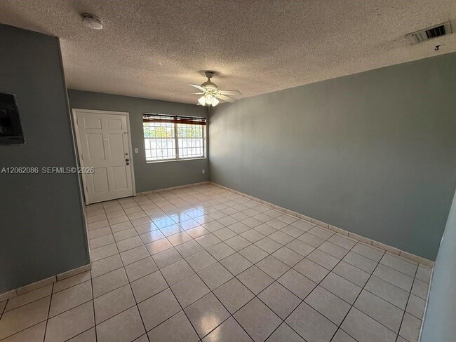 Photo - 1154 W 35th St Unit 213