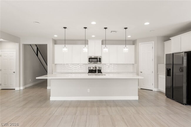 Photo - 129 Parliament Point