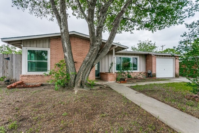 Building Photo - RENOVATED 2-BEDROOM HOME IN EAST TERRELL HILLS