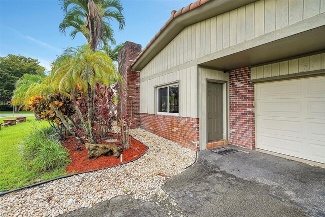 Photo - 1518 N Yale Dr