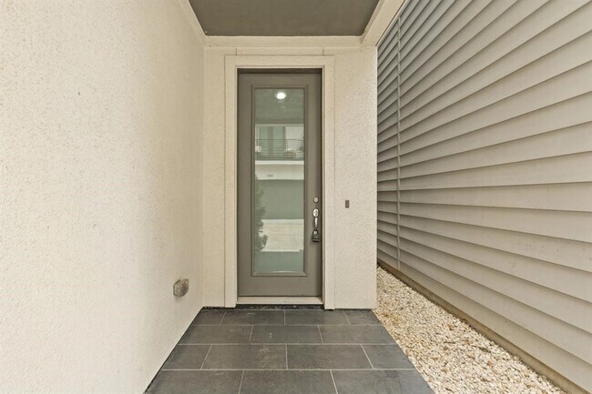 Photo - 2627 Hutchins St