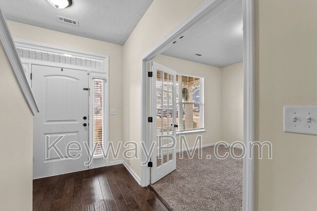 Photo - 307 Crown Heights Way