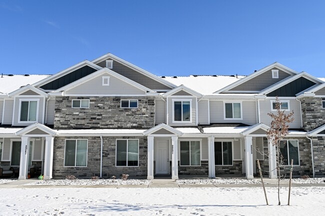 Building Photo - 2246 1180 W