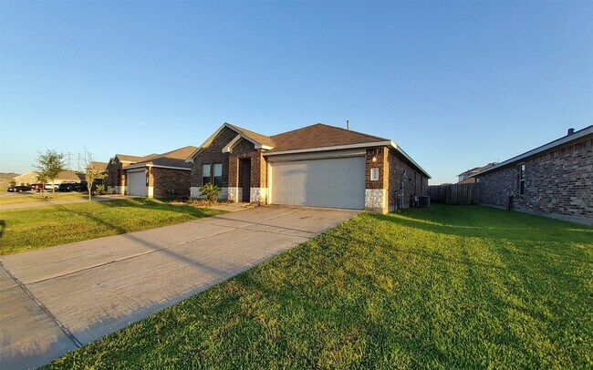Photo - 22619 Castello Lakes Dr