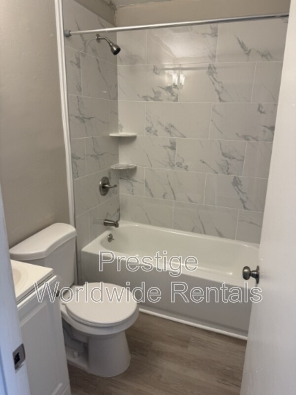 Photo - 1718 Knowles Rd