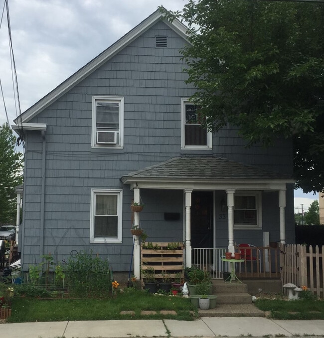 The Front Of The Apartment - 33 Tyler St Unit 0