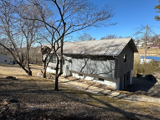 Photo - 5 Bedroom / 3 Bath Home Kingsport, TN