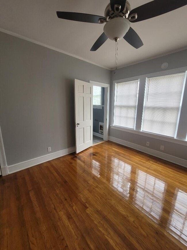 Photo - 103 E Robinson Pl