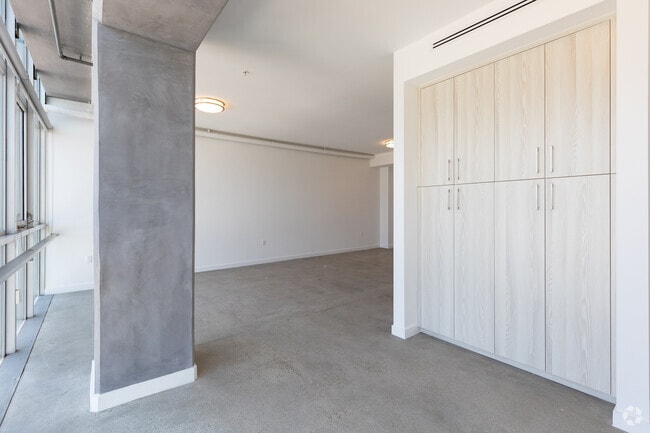 Loft B2 - 650 SF (North Side)