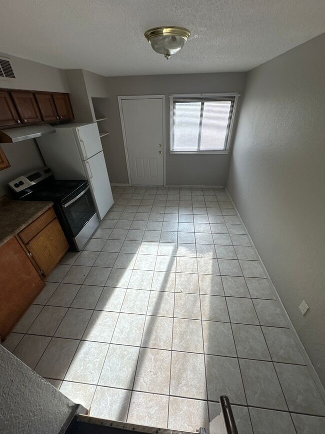 Photo - Available January 1st! Spacious 3 Bedroom ...