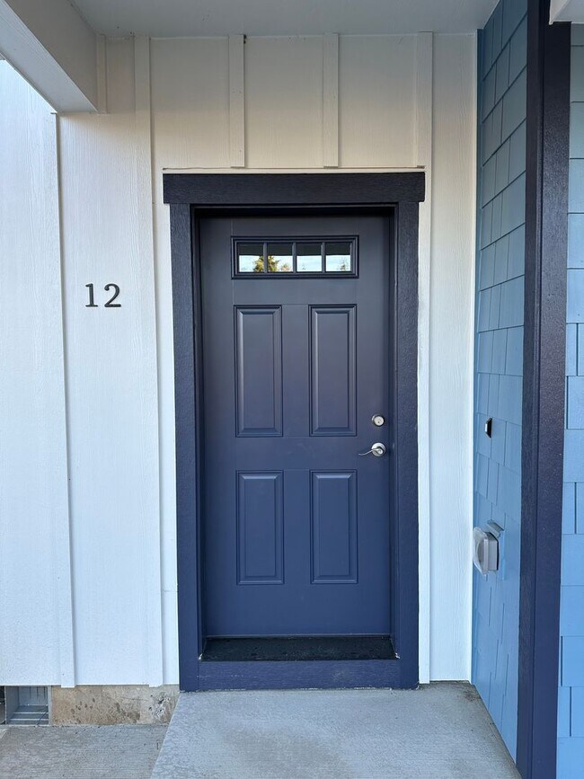 Photo - New 3 Bed / 2.5 Bath Duplex! $250 Amazon G...