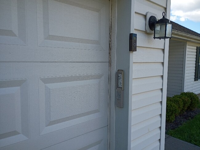 Photo - 253 Wren St N