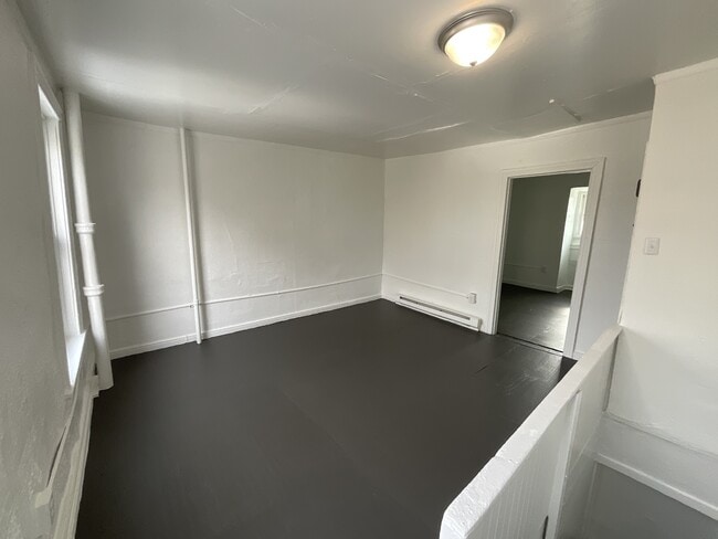 Photo - 141 E Maple St
