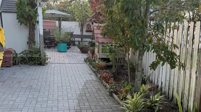 Building Photo - 721 NW 135th Way Unit A