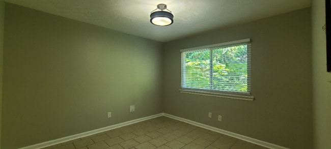 Photo - 922 Pine Oak Trail