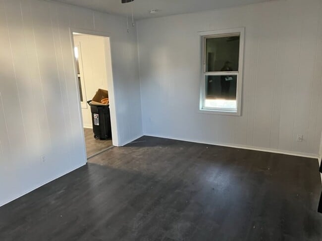 Photo - 107 N Alabama St