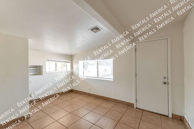 Photo - 5111 E Peach St