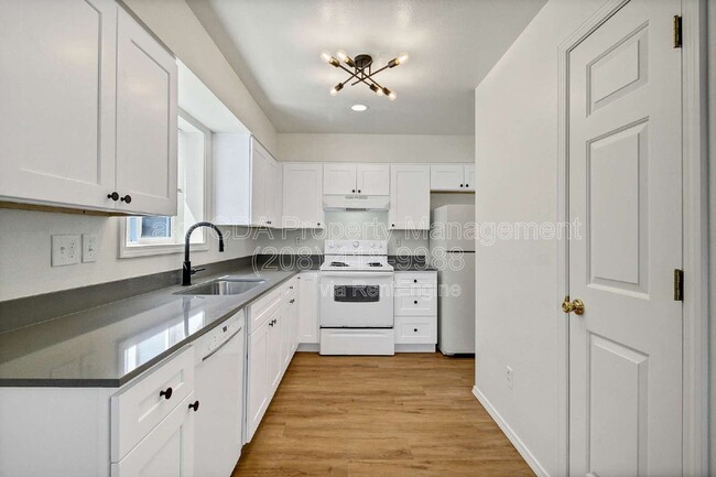 Building Photo - 205 E Boise Ave Unit B