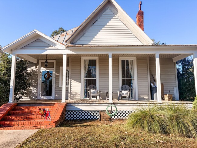 Building Photo - 117 E Main St