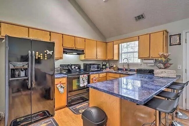 Room in House on Oak Dr