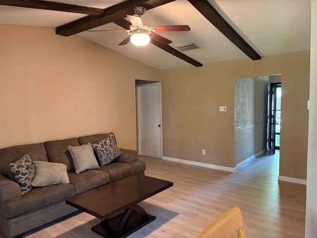 Photo - 724 Melinda Dr