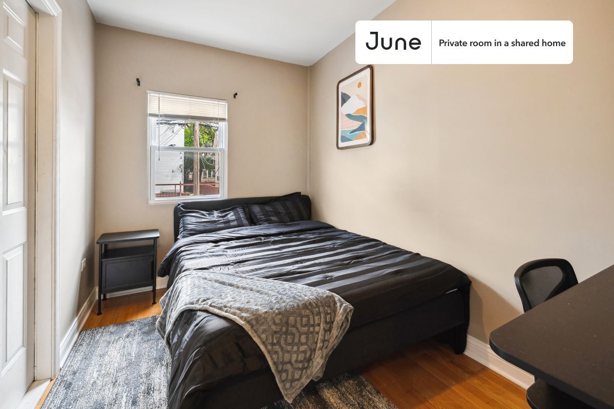 Private bedroom in 3 bed/1 bath Home - Private bedroom in 3 bed/1 bath Home
