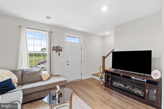 Photo - 204B Dock St