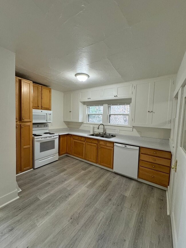 Photo - 2bdrm, 1 bath house close to downtown