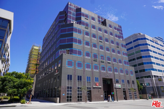 Building Photo - 520 N Central Ave Unit 1-501 Rental