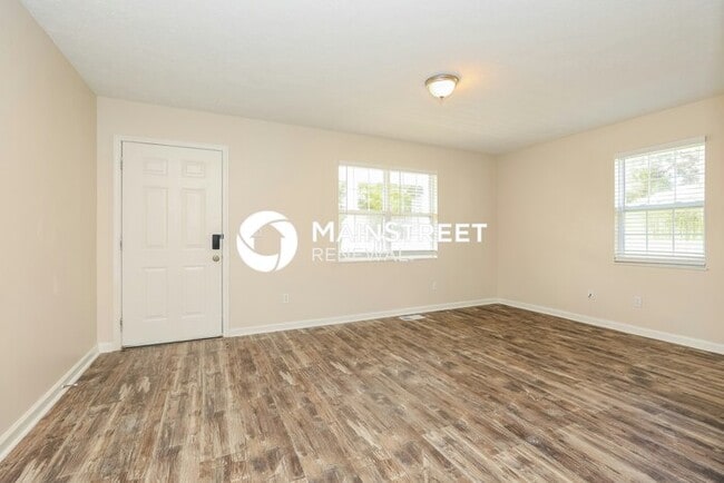 5 Bedroom Pet-Friendly Home in Knoxville, TN with Main Street Renewal