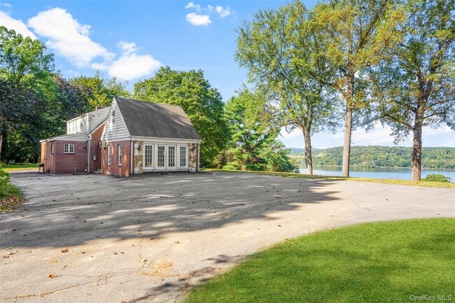 Photo - 660 Wheeler Hill Rd