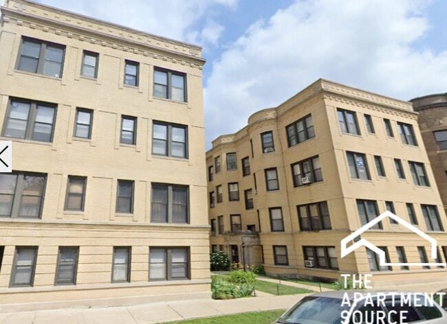 Photo - 3914 N Pine Grove Ave Unidad 3