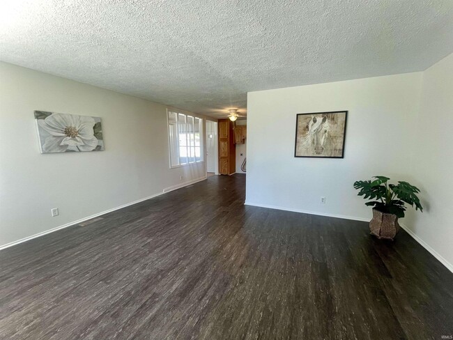 Photo - 110 N Tyrone Dr