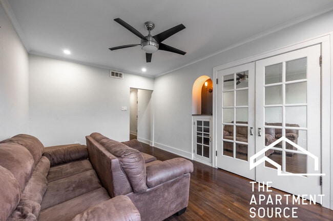 Photo - 3716 W Belmont Ave Unit 2