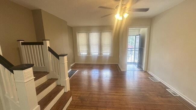 Photo - 6231 Lansdowne Ave