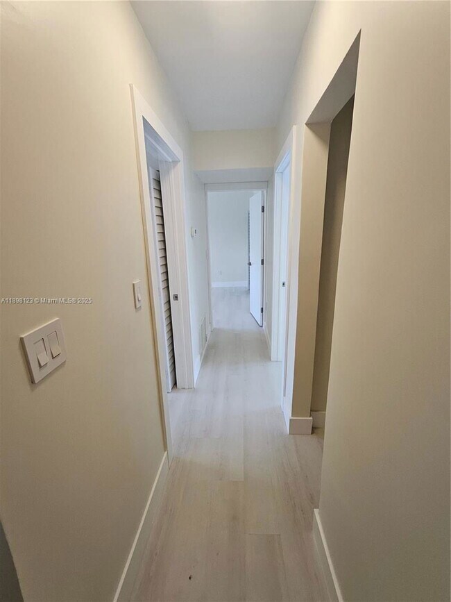 Photo - 834 Raymond St