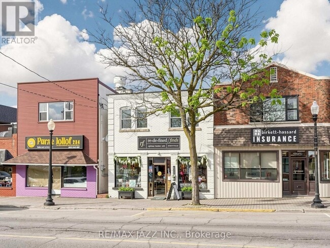 Photo - 6258 Main St