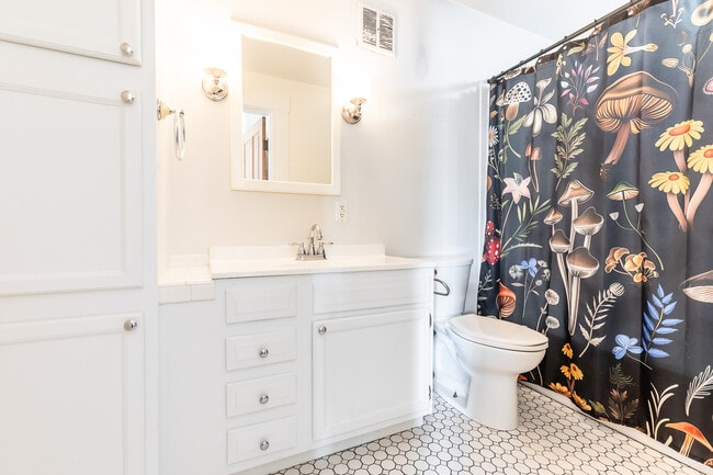 Photo - 1949 Hudson Ave Unidad 1