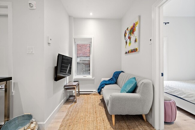 Photo - 3722 Av. Laval Unit 2
