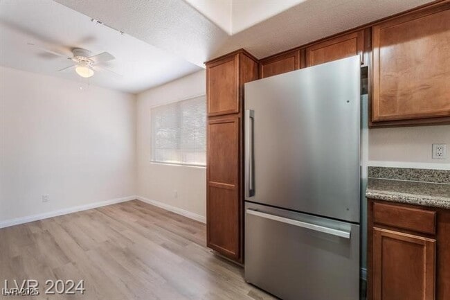 Building Photo - 7200 W Pirates Cove Rd Unit 2108