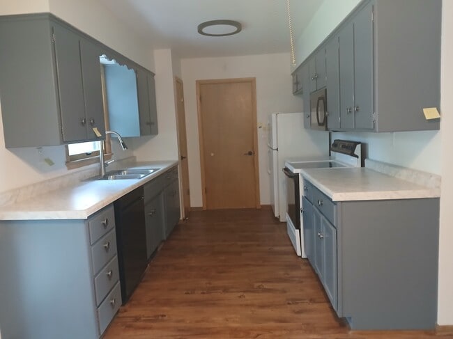 Kitchen - W360N7335 Brown St Unit 7333