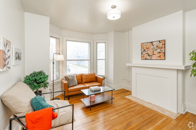 2BR, 1BA - 800SF - Living Room