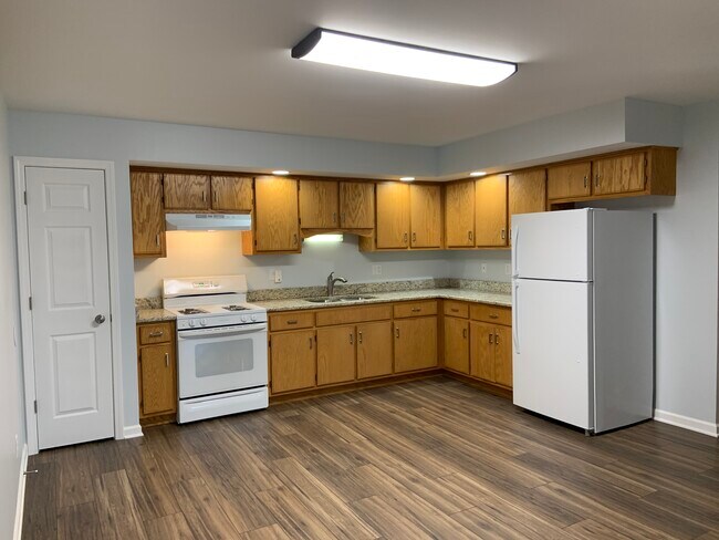 Photo - 330 N School St