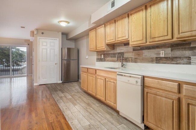 Photo - 355 West Side Ave