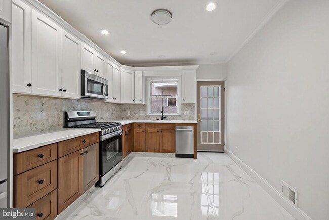 Building Photo - 2630 S Rosewood St Rental