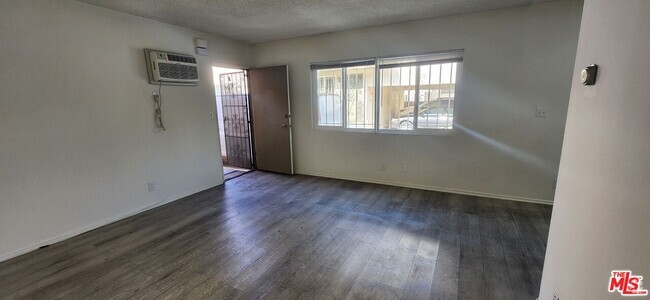 Building Photo - 979 S Kingsley Dr Unit 1 Rental