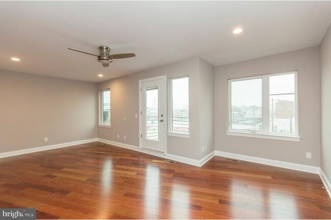 Photo - 225 W Girard Ave