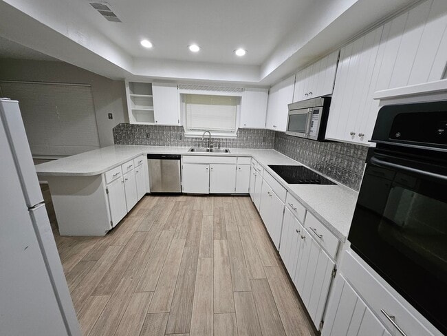 Photo - Beautiful 3 bed 2 bath house, Ready for Re...