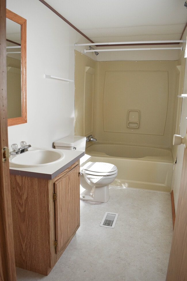 Photo - 5984 Marina View